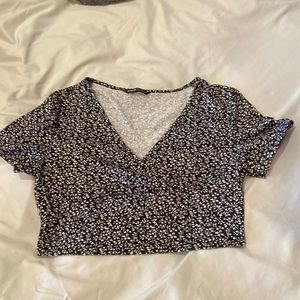 V-neck floral cropped shirt